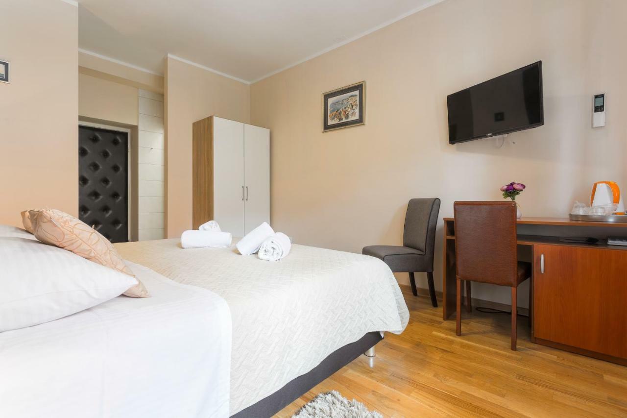Golden Split Rooms Buitenkant foto