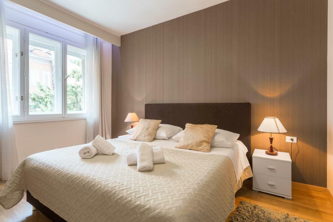 Golden Split Rooms Buitenkant foto