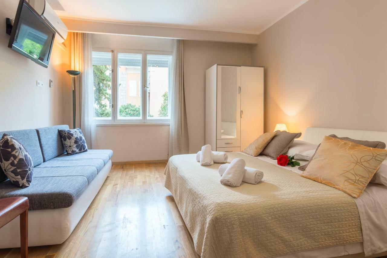 Golden Split Rooms Buitenkant foto