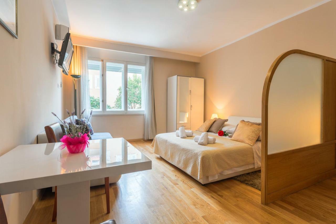 Golden Split Rooms Buitenkant foto